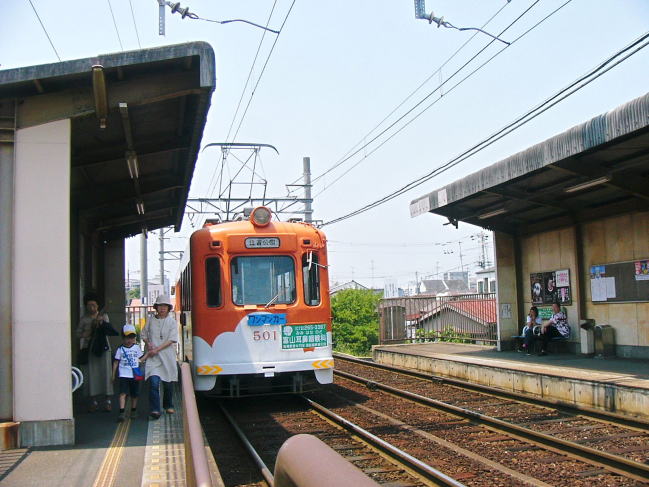 神ノ木駅で降りる乗客